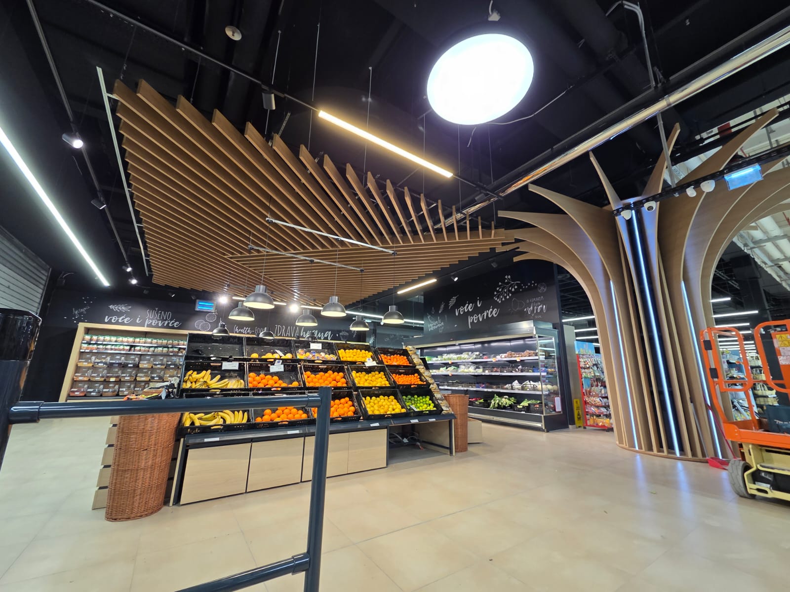 Montaža interijera supermarketa — Top Mont