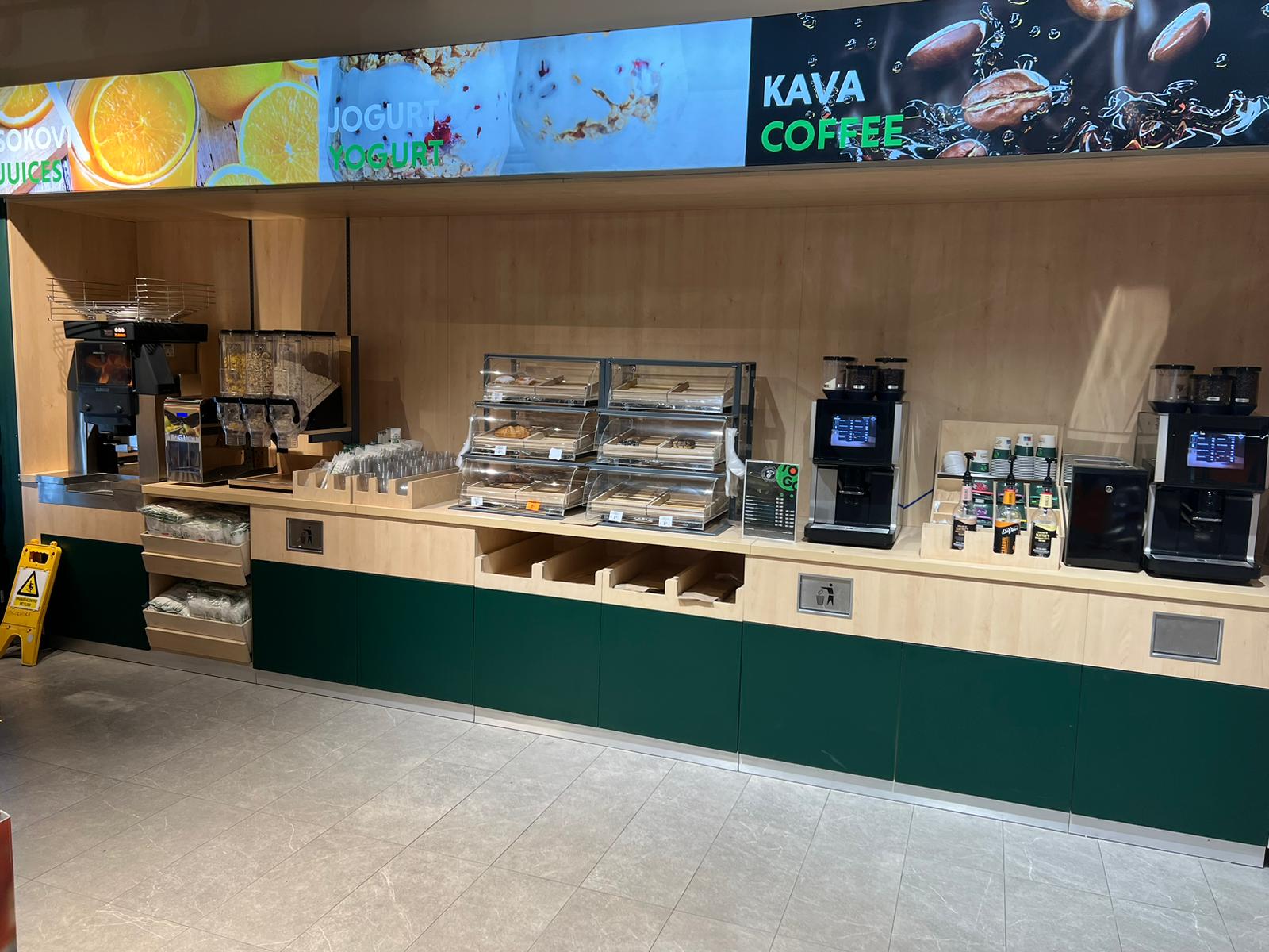 Samoposlužna kava sekcija u supermarketu — Top Mont