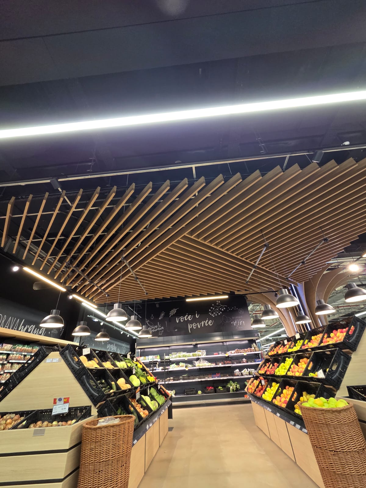 Montaža stropnih drvenih lamela — Top Mont